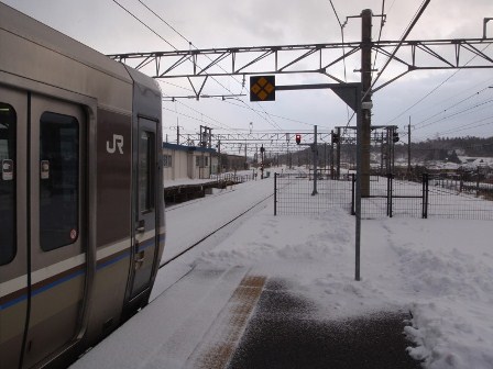 JR湖西線・・車窓から雪景色