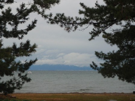 琵琶湖より伊吹山を眺める