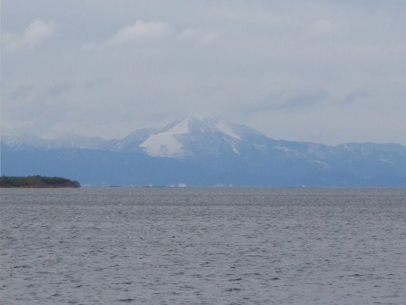 琵琶湖より伊吹山を眺める