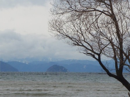 琵琶湖より伊吹山を眺める