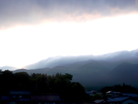 麦秋に野洲のｵｯｻﾝ～～jr湖西線から夕景