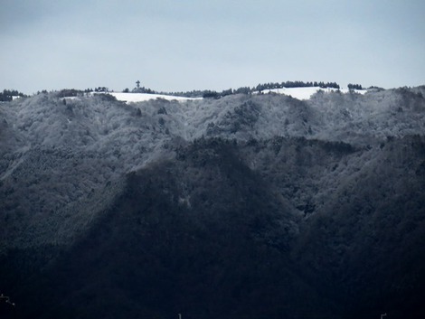 箱館山・・雪模様でしたが・・今朝の琵琶湖も・・