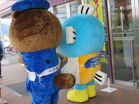 キャラクター啓発・・大雨注意報も夕方に