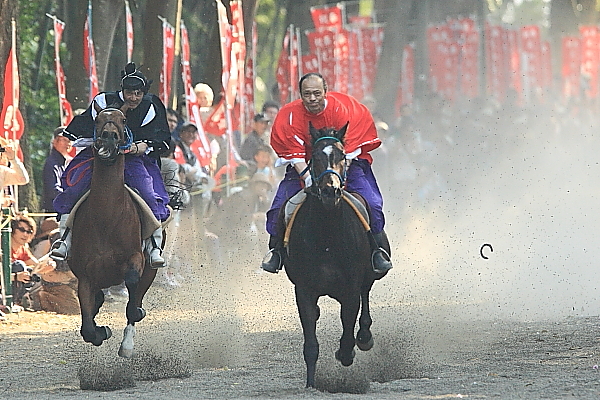 「足伏走馬」