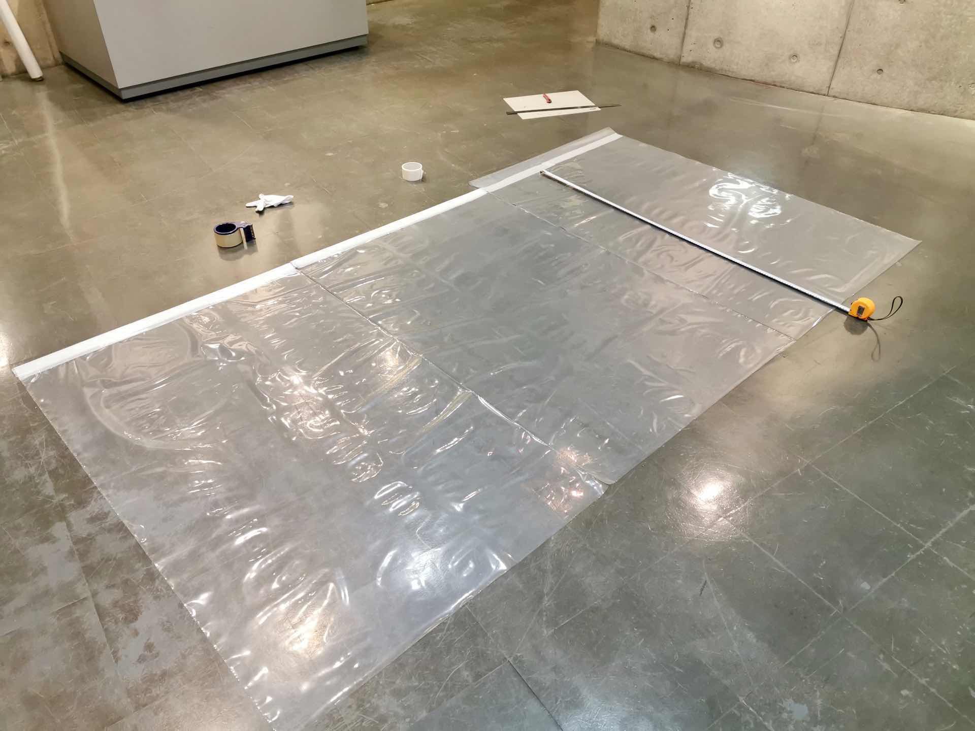 ビニールカーテン制作中