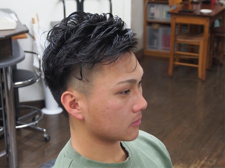 アシンメトリーなパーマヘア