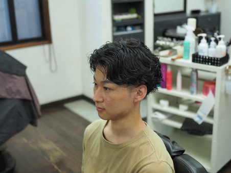 センターパートのパーマヘアー