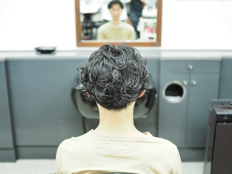 センターパートのパーマヘアー