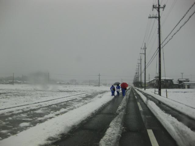 七草粥で、また雪景色ですが・・。