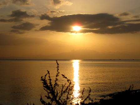朝の琵琶湖と夕のお月様