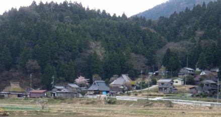 薄曇り・山・里・湖を遠望
