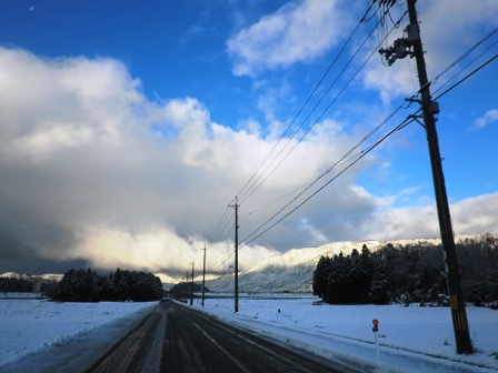 青い空と・・雪の空