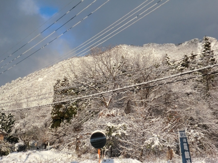 青い空と・・雪の空