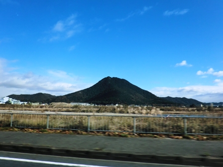 青い空と・・雪の空