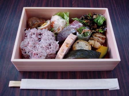 美食倶楽部さんのお弁当・・ポイ捨てなしﾖ！