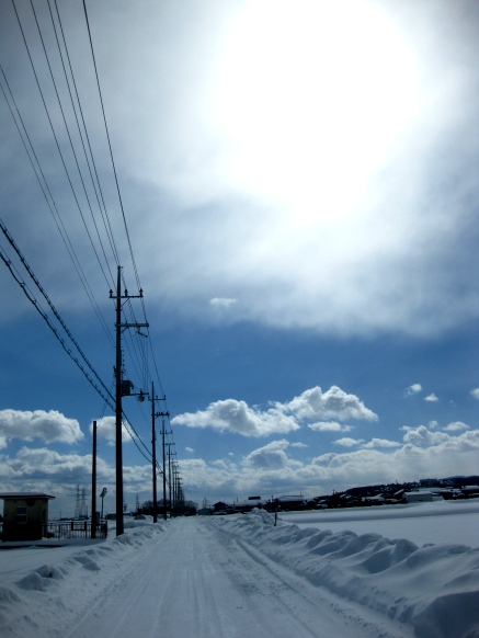 雪の峠は越えて・・冬晴れの碧