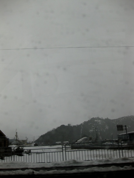 春の雪・・冬の雪