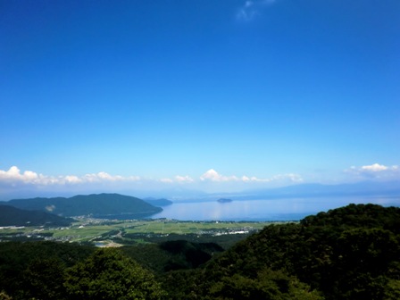 今日のお昼・・琵琶湖を眼下に見る。