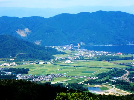今日のお昼・・琵琶湖を眼下に見る。