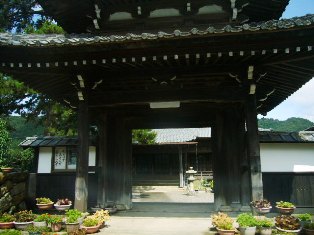 海津の町並を通過