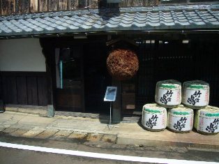 海津の町並を通過
