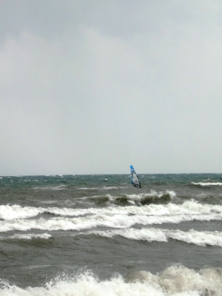 琵琶湖に波･･台風