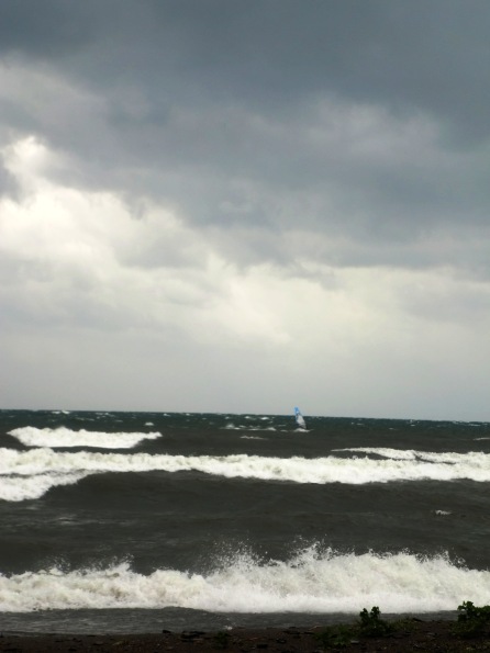 琵琶湖に波･･台風