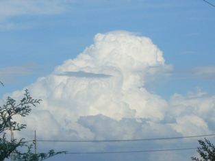 雲がモコモコ