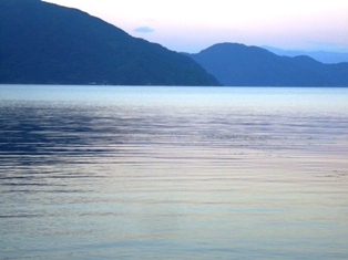 夕暮れも琵琶湖岸から