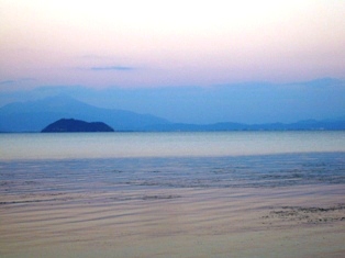 夕暮れも琵琶湖岸から