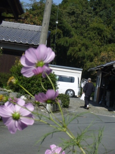 訓練・托鉢・青空