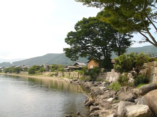 海津の石積み