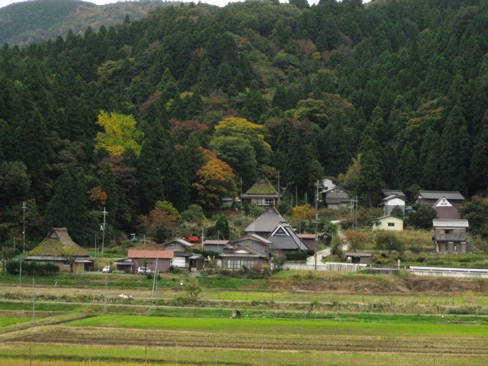 リンゴと山裾は秋模様