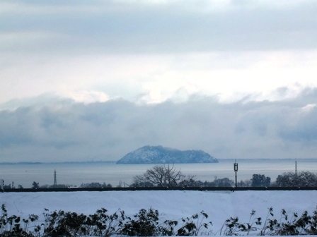 土曜の朝は・・また雪の景色で。