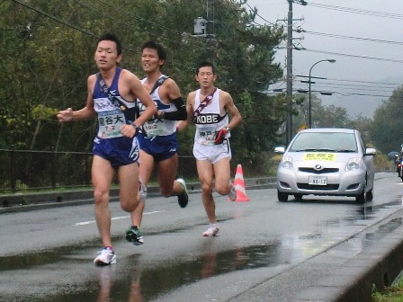 2011びわ湖大学駅伝・・ﾏｷﾉ町通過