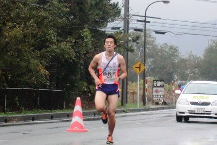 2011びわ湖大学駅伝・・ﾏｷﾉ町通過