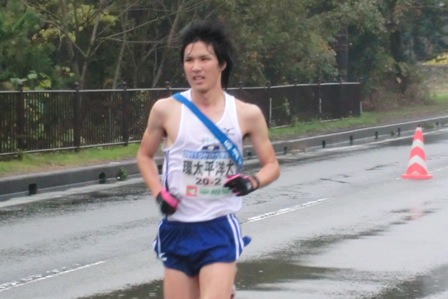 2011びわ湖大学駅伝・・ﾏｷﾉ町通過