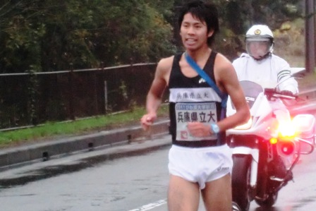 2011びわ湖大学駅伝・・ﾏｷﾉ町通過
