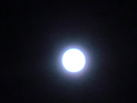 十六夜・・雨雲の隙間から