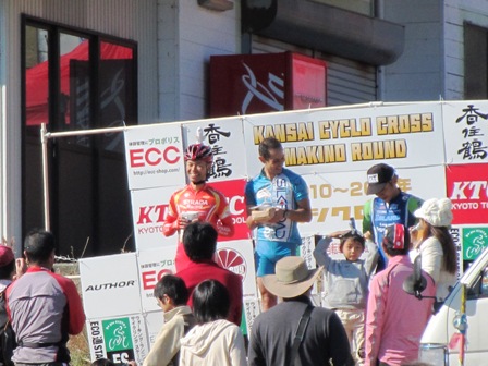ﾏｷﾉ高原、関西ｼﾝｸﾛｸﾛｽ＆ｸﾞﾗｳﾝﾄﾞｺﾞﾙﾌ日和