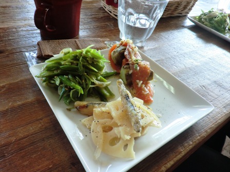 カフェ Hullで昼食・・夕景は白そばと一緒に。