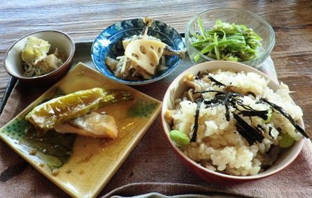 カフェ Hullで昼食・・夕景は白そばと一緒に。