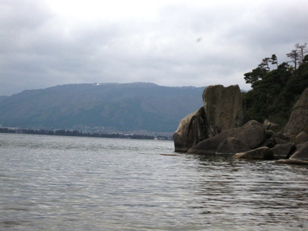 まだ蕾小さく・・でも、海津大崎は絶景
