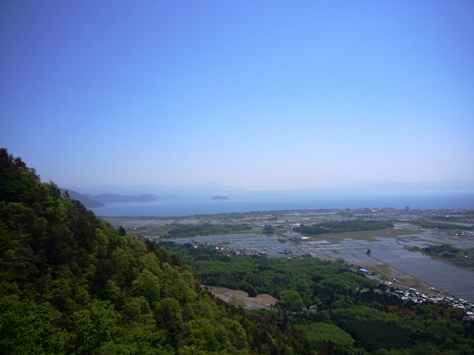 林道から高島市を見る
