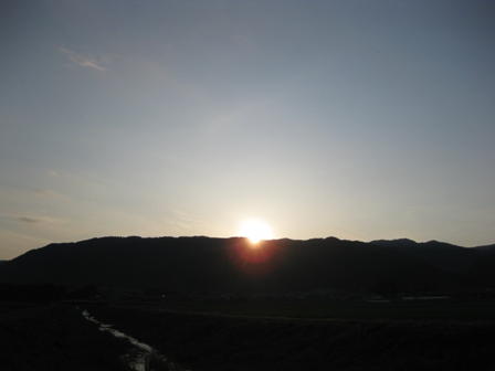 バイカモに青空、琵琶湖畔も青く・・そして夕暮れ