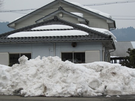 「焼肉・精肉　宝亭」のお店で昼食　雪も在りですが・・