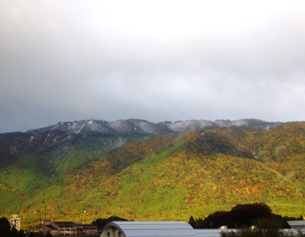 お山が白く