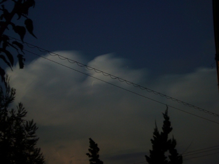 夜の空、雷光