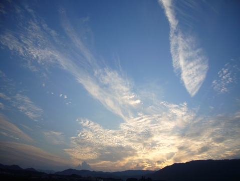 綺麗なのか、異様なのか？夕焼け