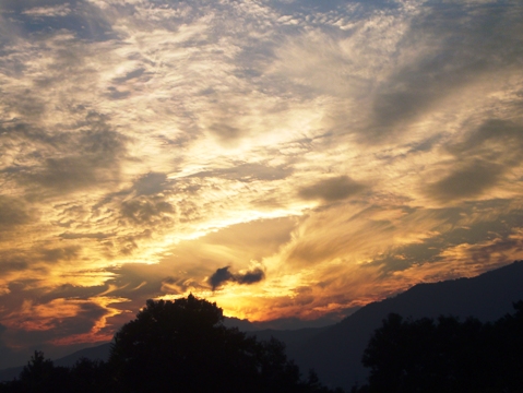 綺麗なのか、異様なのか？夕焼け